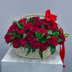 Red Roses in Basket - M - Image 3