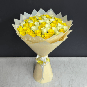 50 / 51 Yellow and White Roses - Image 2