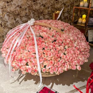 1000 pink roses in basket