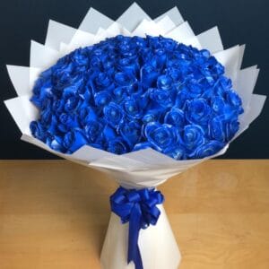 100 dark blue roses