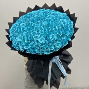 big light blue roses bouquet
