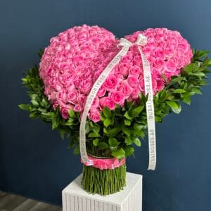 Pink Roses in 3D heart stand design